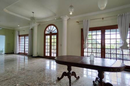 Casa de condomínio à venda com 1000m², 4 quartos e 5 vagas Casa de condomínio à venda com 1000m², 4 quartos e 5 vagasSala