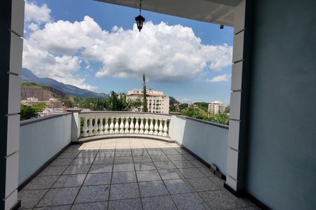 Casa de condomínio à venda com 1000m², 4 quartos e 5 vagas Casa de condomínio à venda com 1000m², 4 quartos e 5 vagasVaranda