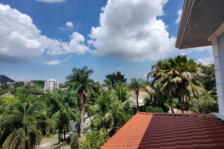 Casa de condomínio à venda com 1000m², 4 quartos e 5 vagas Casa de condomínio à venda com 1000m², 4 quartos e 5 vagasVista