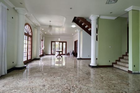 Casa de condomínio à venda com 1000m², 4 quartos e 5 vagas Casa de condomínio à venda com 1000m², 4 quartos e 5 vagasSala