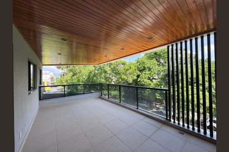 Apartamento à venda com 114m², 3 quartos e 2 vagas Apartamento à venda com 114m², 3 quartos e 2 vagasVaranda