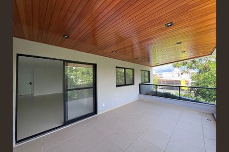 Apartamento à venda com 114m², 3 quartos e 2 vagas Apartamento à venda com 114m², 3 quartos e 2 vagasVaranda