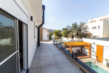 Casa de condomínio para alugar com 320m², 4 quartos e 2 vagas Casa de condomínio para alugar com 320m², 4 quartos e 2 vagasVaranda