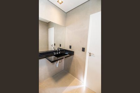 Casa de condomínio para alugar com 320m², 4 quartos e 2 vagas Casa de condomínio para alugar com 320m², 4 quartos e 2 vagasBanheiro da Suíte