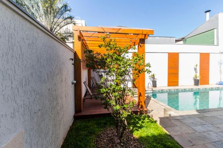 Casa de condomínio para alugar com 320m², 4 quartos e 2 vagas Casa de condomínio para alugar com 320m², 4 quartos e 2 vagasPiscina