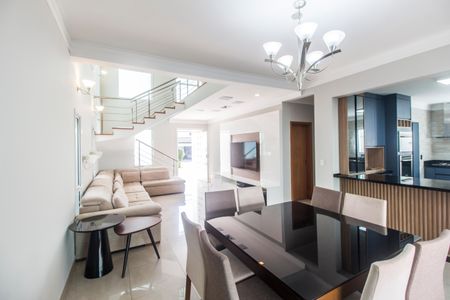 Casa de condomínio para alugar com 320m², 4 quartos e 2 vagas Casa de condomínio para alugar com 320m², 4 quartos e 2 vagasSala