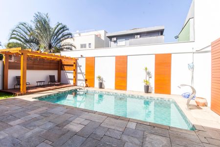 Casa de condomínio para alugar com 320m², 4 quartos e 2 vagas Casa de condomínio para alugar com 320m², 4 quartos e 2 vagasPiscina