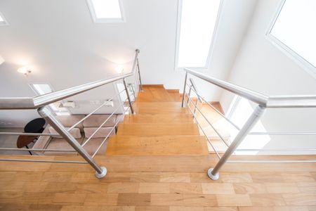 Casa de condomínio para alugar com 320m², 4 quartos e 2 vagas Casa de condomínio para alugar com 320m², 4 quartos e 2 vagasEscada