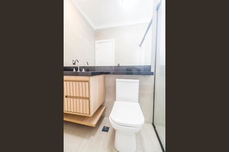 Casa de condomínio para alugar com 320m², 4 quartos e 2 vagas Casa de condomínio para alugar com 320m², 4 quartos e 2 vagasBanheiro da Suíte