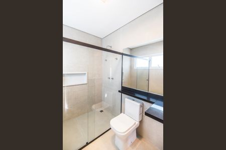 Casa de condomínio para alugar com 320m², 4 quartos e 2 vagas Casa de condomínio para alugar com 320m², 4 quartos e 2 vagasBanheiro da Suíte