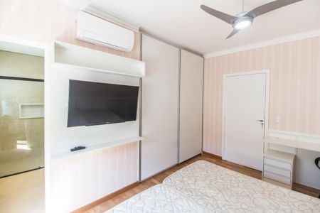 Casa de condomínio para alugar com 320m², 4 quartos e 2 vagas Casa de condomínio para alugar com 320m², 4 quartos e 2 vagasSuíte 2