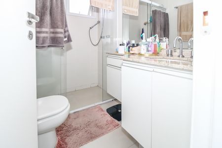 Apartamento à venda com 133m², 3 quartos e 3 vagas Apartamento à venda com 133m², 3 quartos e 3 vagasBanheiro da Suíte 1