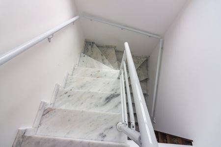 Casa à venda com 176m², 3 quartos e 3 vagasEscada