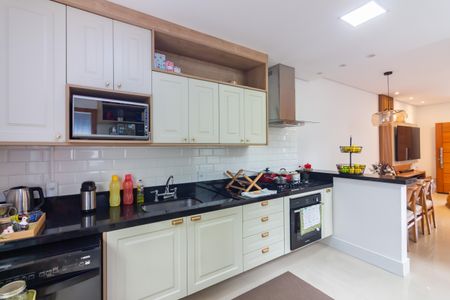 Casa à venda com 176m², 3 quartos e 3 vagasCozinha 