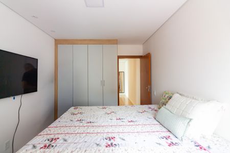 Casa à venda com 176m², 3 quartos e 3 vagasSuíte 2