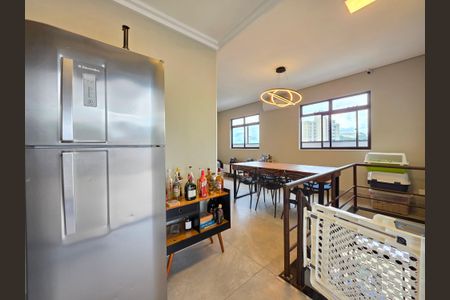 Apartamento à venda com 200m², 4 quartos e 2 vagas Apartamento à venda com 200m², 4 quartos e 2 vagasSala 2 andar e escada