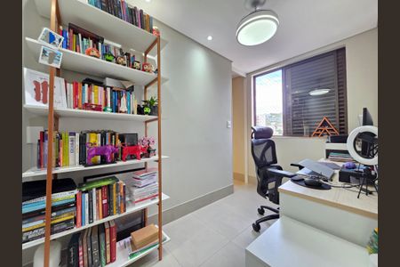 Apartamento à venda com 200m², 4 quartos e 2 vagas Apartamento à venda com 200m², 4 quartos e 2 vagasQuarto 2