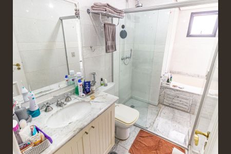 Apartamento à venda com 137m², 4 quartos e 3 vagasBanheiro da Suíte 1