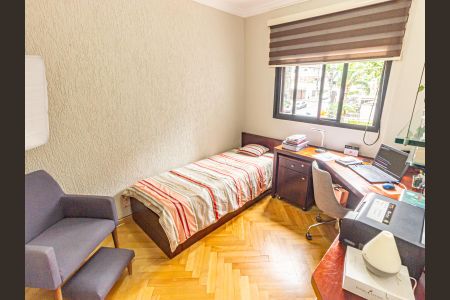 Apartamento à venda com 137m², 4 quartos e 3 vagasQuarto 2