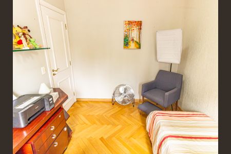 Apartamento à venda com 137m², 4 quartos e 3 vagasQuarto 2
