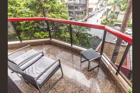 Apartamento à venda com 137m², 4 quartos e 3 vagasVaranda