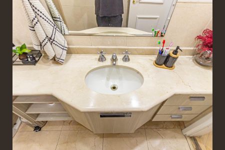 Apartamento à venda com 137m², 4 quartos e 3 vagasBanheiro