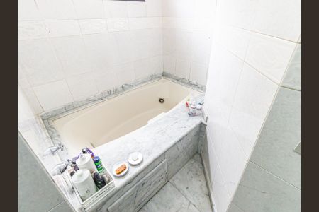 Apartamento à venda com 137m², 4 quartos e 3 vagasBanheiro da Suíte 1