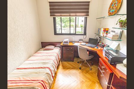 Apartamento à venda com 137m², 4 quartos e 3 vagasQuarto 2