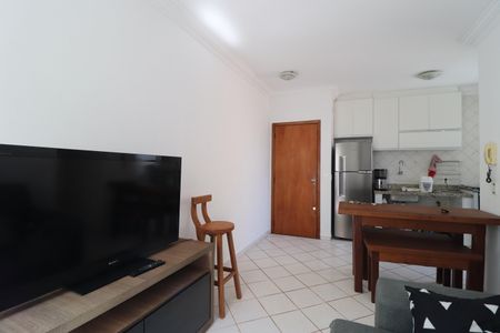 Sala de apartamento para alugar com 2 quartos, 50m² em Santa Mônica, Uberlândia