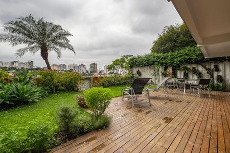 Casa à venda com 453m², 3 quartos e 4 vagasQuintal