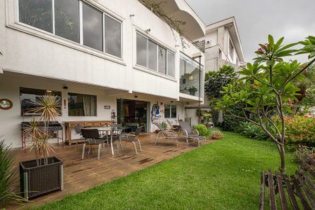 Casa à venda com 453m², 3 quartos e 4 vagasQuintal