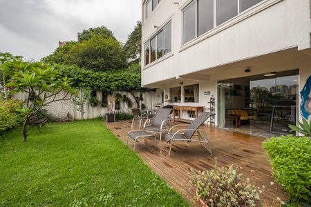 Casa à venda com 453m², 3 quartos e 4 vagasQuintal