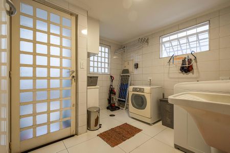 Casa à venda com 453m², 3 quartos e 4 vagasLavanderia