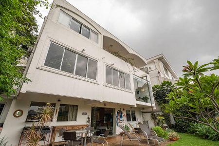 Casa à venda com 453m², 3 quartos e 4 vagasQuintal