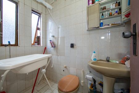 Casa à venda com 282m², 4 quartos e 6 vagasBANHEIRO2