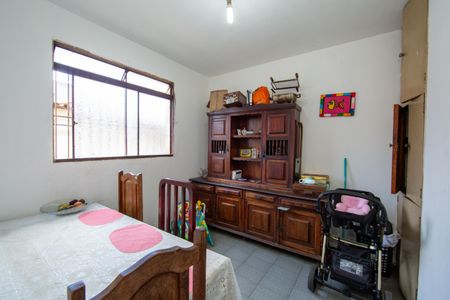 Casa à venda com 282m², 4 quartos e 6 vagasSALA