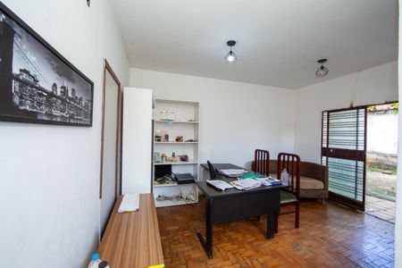 Casa à venda com 282m², 4 quartos e 6 vagasSALA