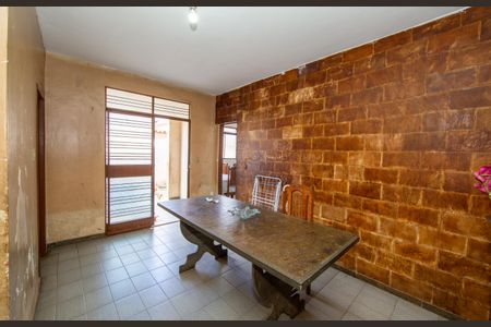 Casa à venda com 282m², 4 quartos e 6 vagasSALA