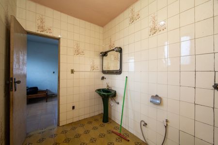 Casa à venda com 282m², 4 quartos e 6 vagasBANHEIRO1