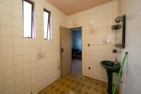 Casa à venda com 282m², 4 quartos e 6 vagasBANHEIRO1