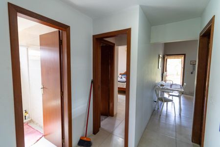 Casa à venda com 100m², 3 quartos e 1 vaga Casa à venda com 100m², 3 quartos e 1 vagaCorredor