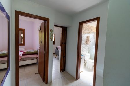 Casa à venda com 100m², 3 quartos e 1 vaga Casa à venda com 100m², 3 quartos e 1 vagaCorredor