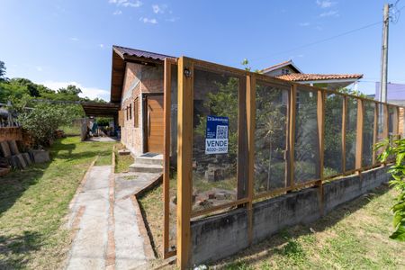 Casa à venda com 100m², 3 quartos e 1 vaga Casa à venda com 100m², 3 quartos e 1 vagaFachada