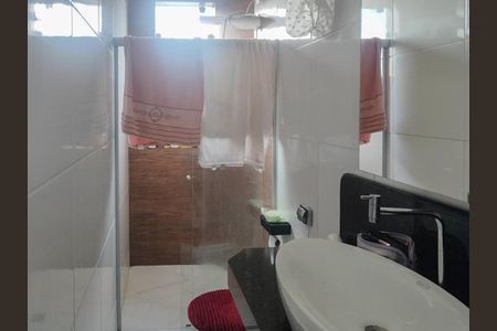 Banheiro de apartamento à venda com 2 quartos, 58m² em Heliópolis, Belo Horizonte