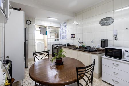 Apartamento para alugar com 170m², 3 quartos e 1 vaga