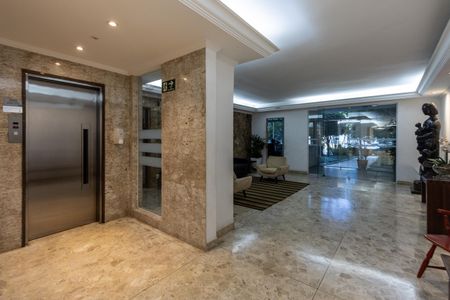 Apartamento para alugar com 170m², 3 quartos e 1 vaga Apartamento para alugar com 170m², 3 quartos e 1 vagaHall do Elevador