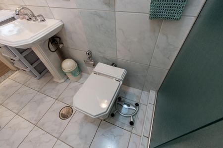 Apartamento para alugar com 170m², 3 quartos e 1 vaga Apartamento para alugar com 170m², 3 quartos e 1 vagaBanheiro do Corredor