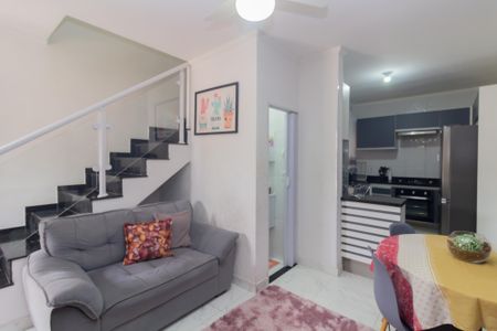 Casa de condomínio para alugar com 52m², 2 quartos e 2 vagasSala