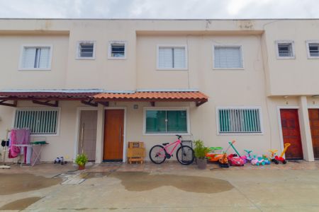 Casa de condomínio para alugar com 52m², 2 quartos e 2 vagasFachada