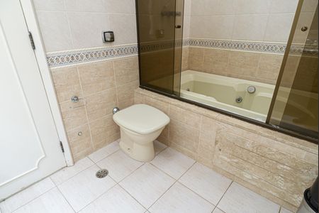 Apartamento à venda com 137m², 3 quartos e 1 vaga Apartamento à venda com 137m², 3 quartos e 1 vagaBanheiro da Suíte